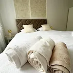 Casa Luma Cozy & Stylish Flat, 10 Min To Center, Free Parking شقة