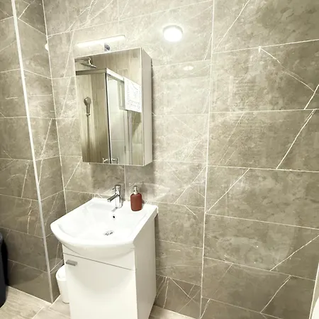 Cozy Flat Near Airport & Center, Free Parking 公寓 塞拉耶佛