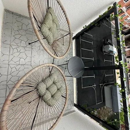 Cozy Flat Near Airport & Center, Free Parking
