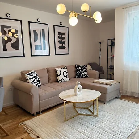 Cozy Flat Near Airport & Center, Free Parking * 塞拉耶佛